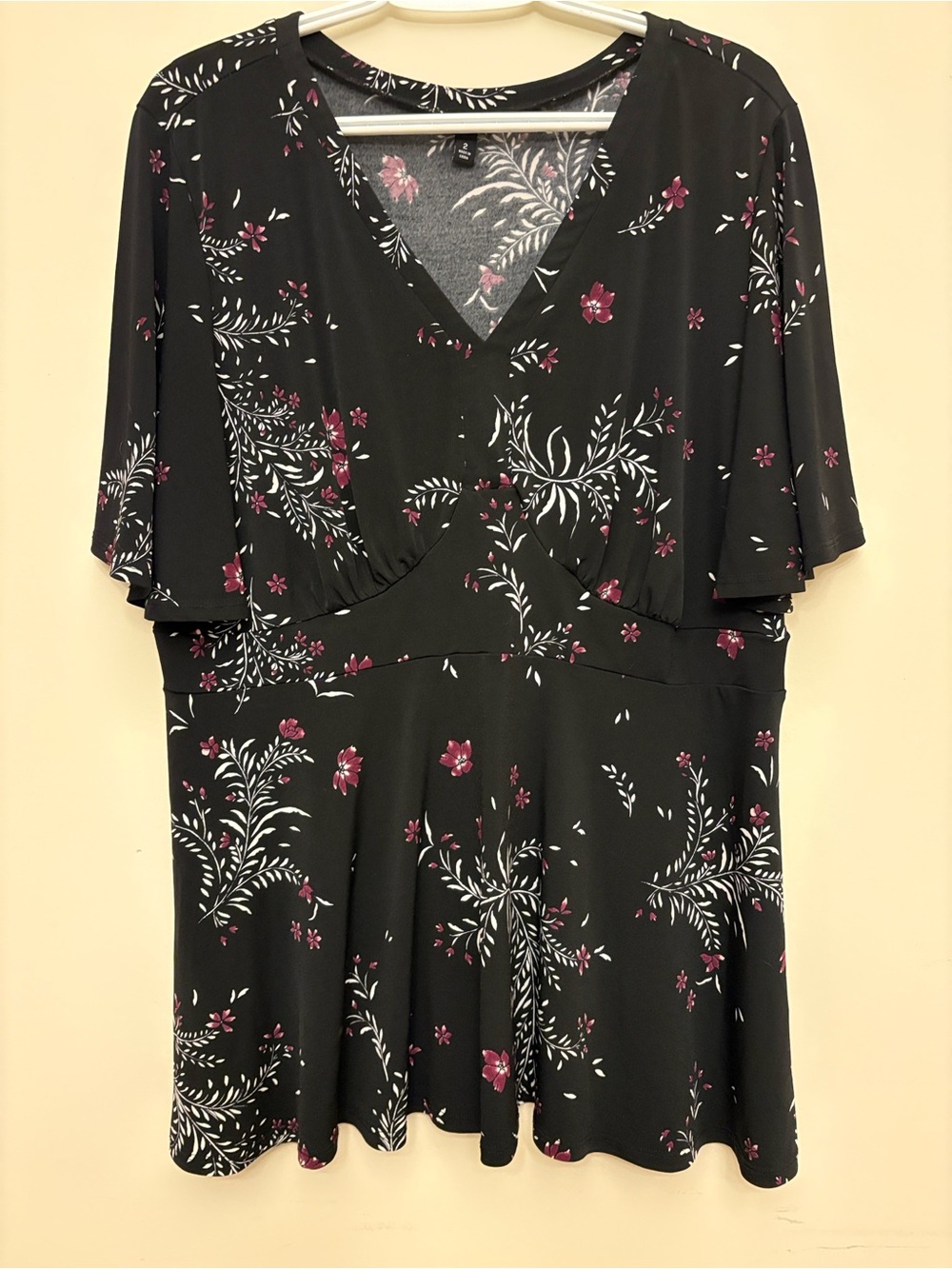 Torrid Peplum Black Floral V-Neck Top with Flutter Sleeves Size 2 18 20